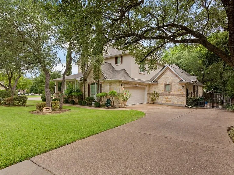 1442 River Forest Dr — Photo 2