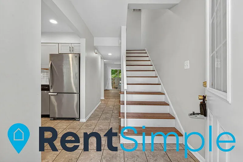 3 bed, 2.5 bath, 1242 sqft, $2,445 — Photo 4