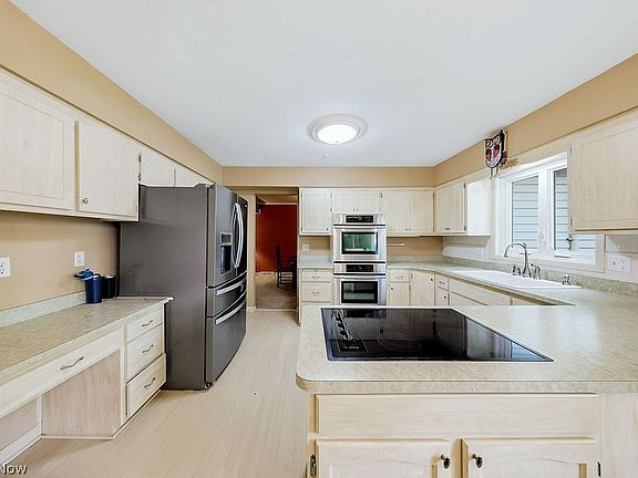 5th image of 6982 Carol Dr