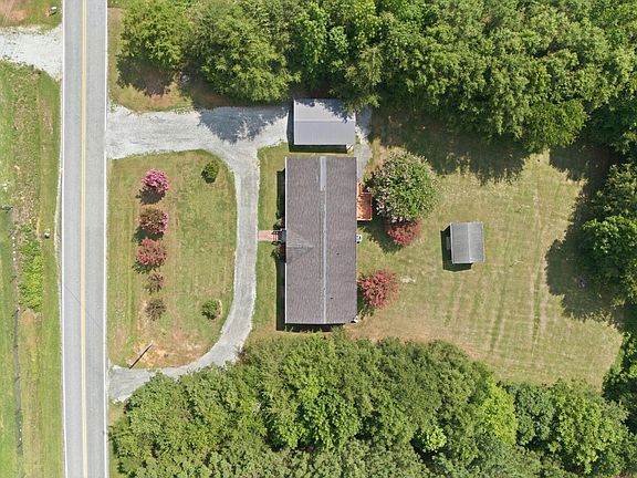 2nd image of 1925 Stoney Mountain Rd