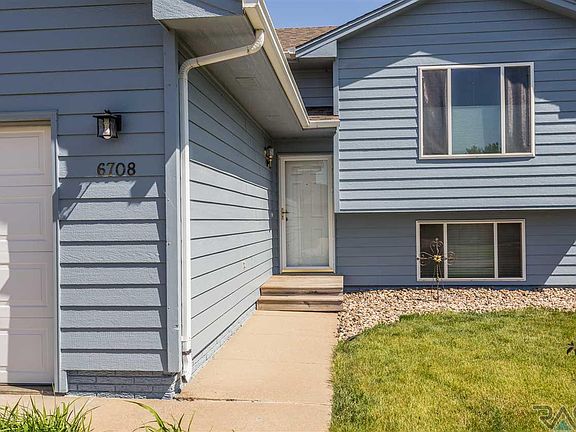 3rd image of 6708 W 61st St