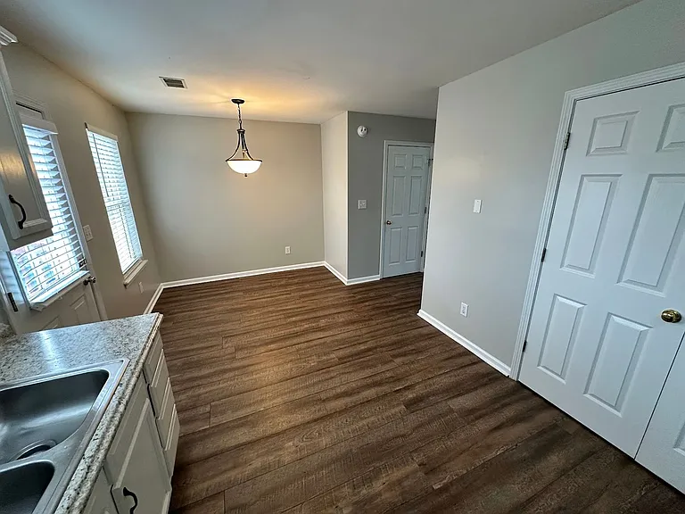 3049 Mapleleaf Park — Photo 6