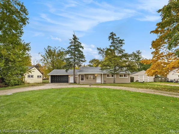 37642 S Groesbeck Hwy, Clinton Township, MI 48036