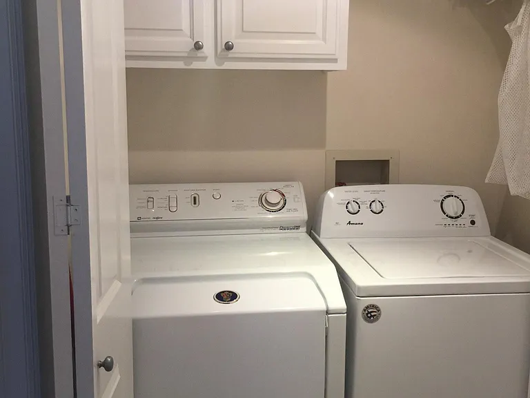 702 University Dr — Photo 8