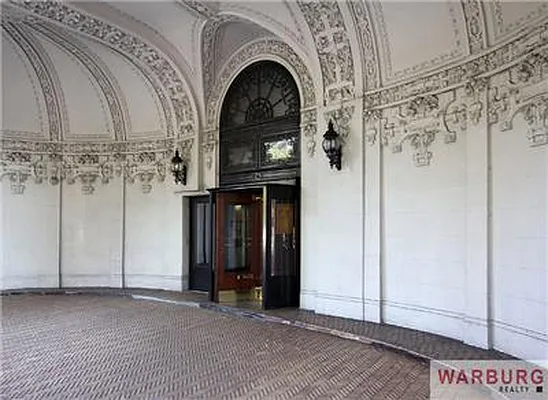 Sold by Warburg | media 5