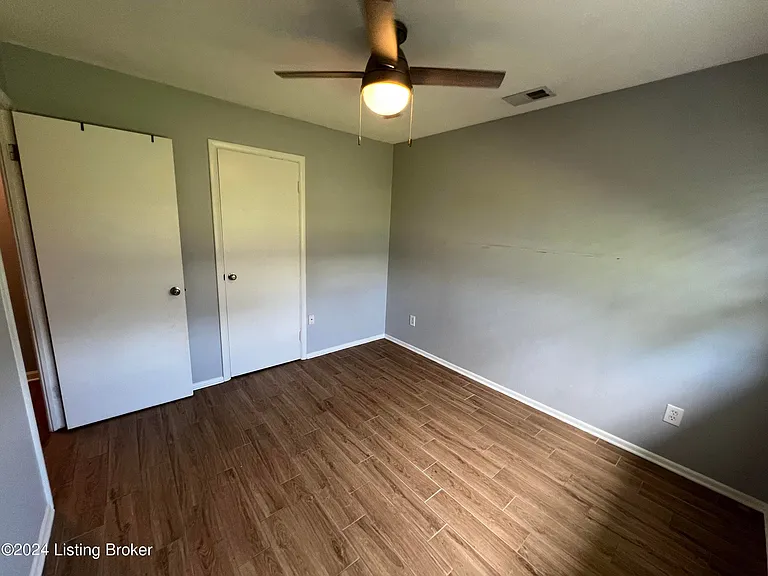 2307 Medford Ln — Photo 15