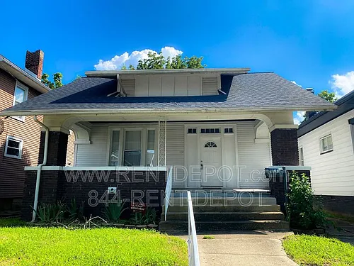 821 E Gum St Photo 1