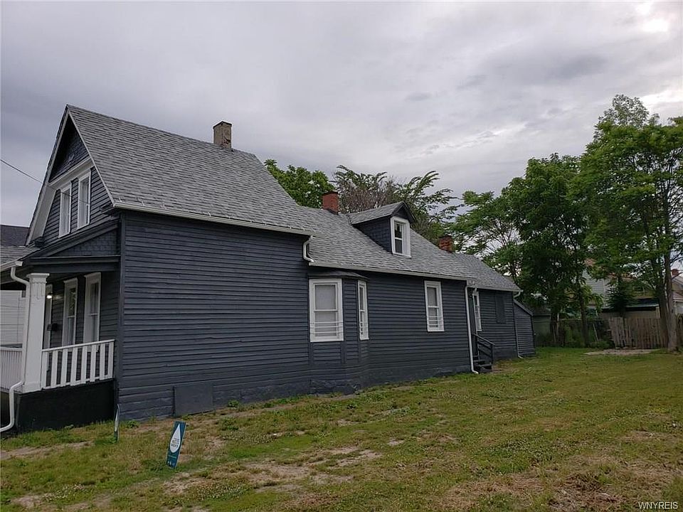 2nd image of 1021 Smith St