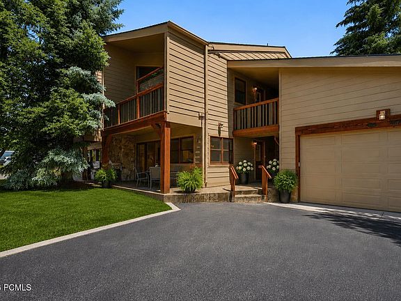 2nd image of 485 Windrift Ln #1