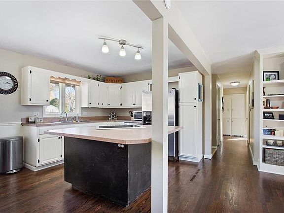 3rd image of 8816 Marty Ln