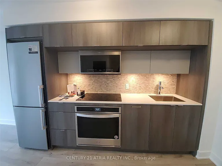 585 Bloor St E #919 — Photo 1