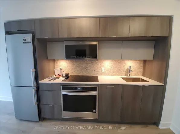 585 Bloor St E, Toronto, ON