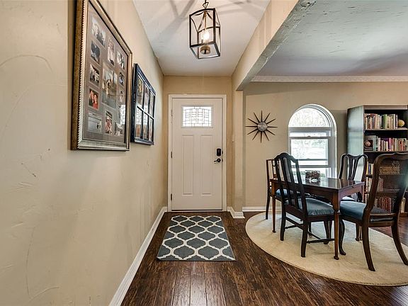 4th image of 207 Lakehill Dr