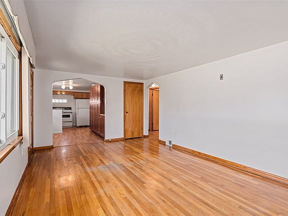 5th image of 223 Washington Ave