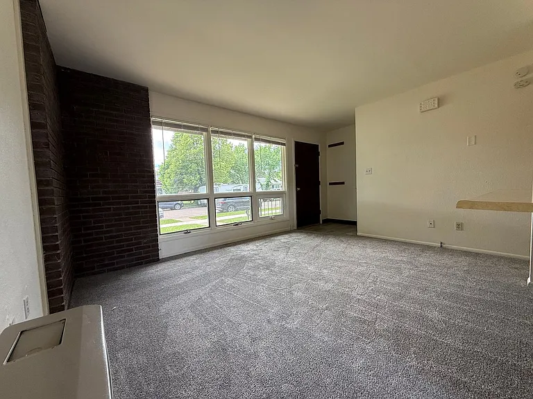 919 1st Ave SW — Photo 6