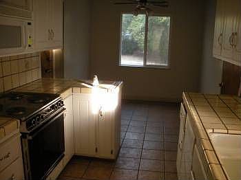 3rd image of 5021 Gladys Ct