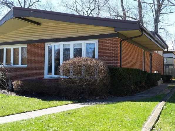 8936 Sleeping Bear Rd, Skokie, IL 60076