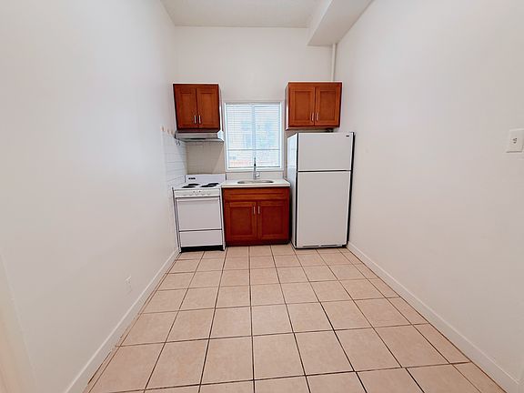 3rd image of 262 27th Ave APT 4