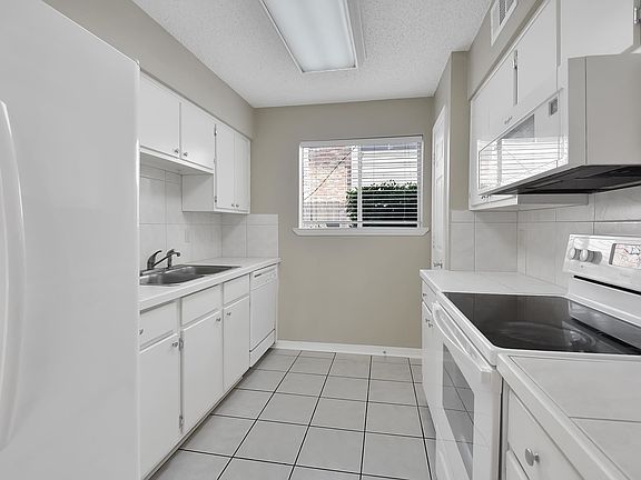 4th image of 920 W Tony St #12A