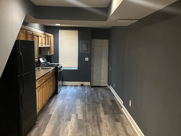 1208 N Spring St — Photo 2