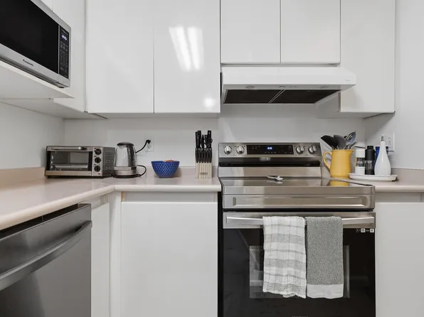 1189 Westwood St #101, Coquitlam, BC V3B 7P5