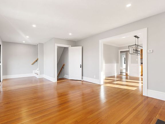 2nd image of 17 George St