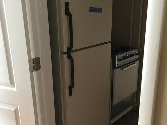 3rd image of 248 Oakwood Ave APT 1