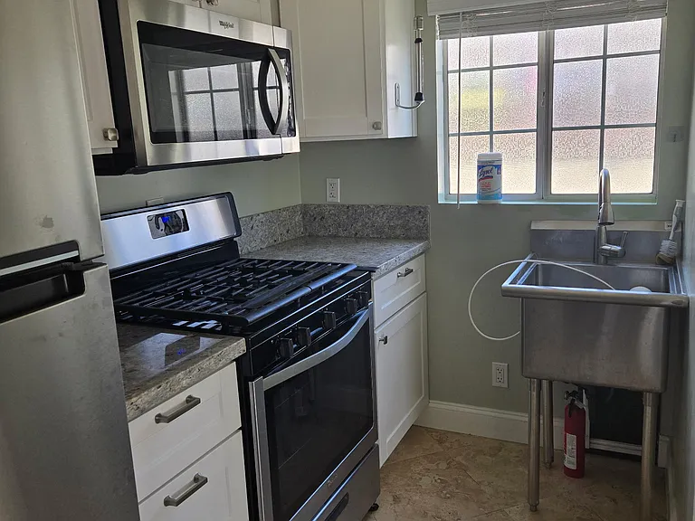 7045 Aura Ave — Photo 1