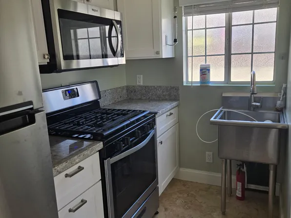 7045 Aura Ave, Reseda, CA 91335