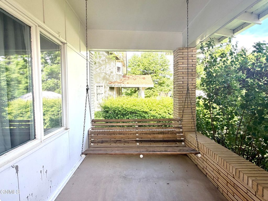 504 3rd St NW, Mandan, ND - View 4
