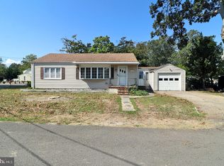 17 Pennsylvania Ave, Waretown, NJ 08758