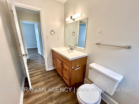 5th image of 426 Walnut Ave SE #D
