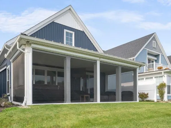 2401 Torino Dr, Port Clinton, OH 43452