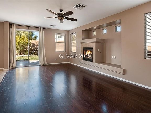 Large Great room with fireplace