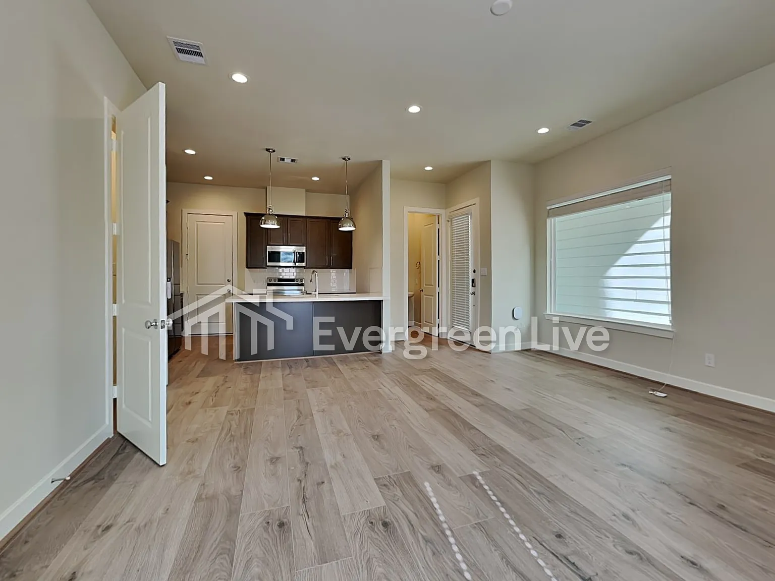 3 bed, 2.5 bath, 1523 sqft, $1,745 — Photo 3