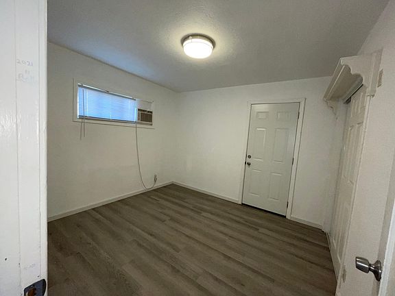 3rd image of 3617 Willow St APT A
