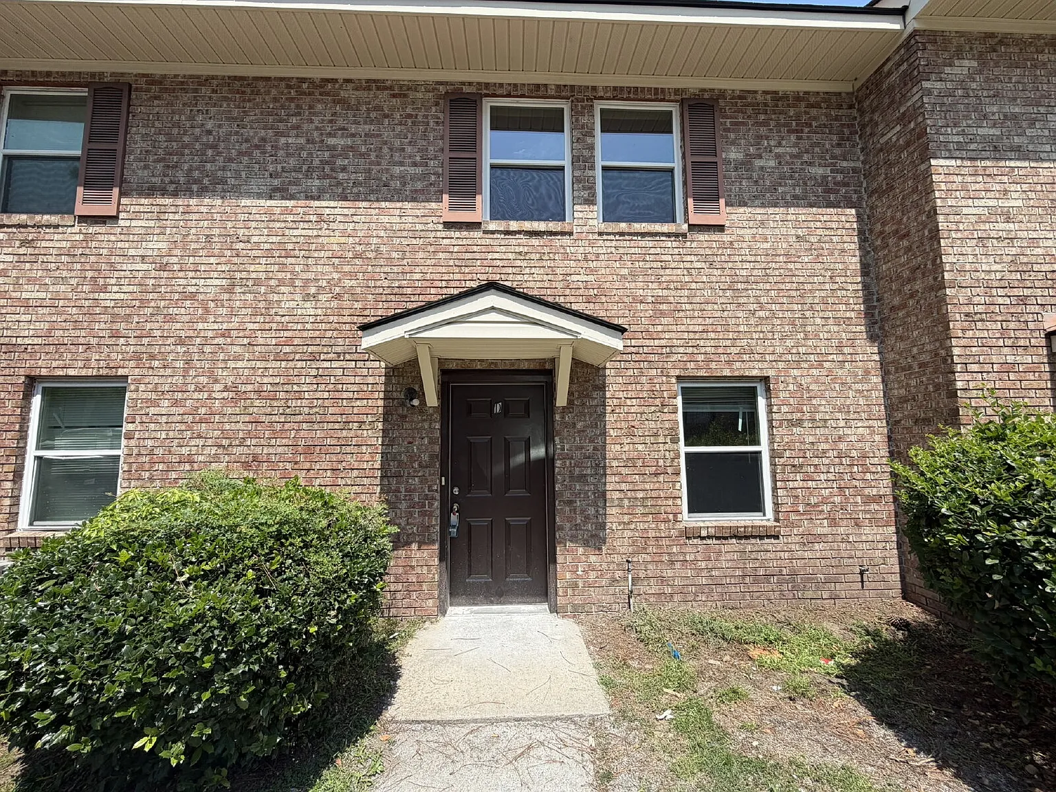 3 bed, 1.5 bath, 1296 sqft, $1,250 — Photo 1