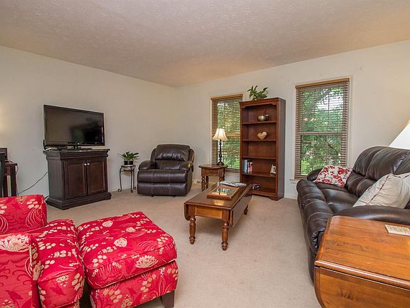 5th image of 448 Lamont Dr