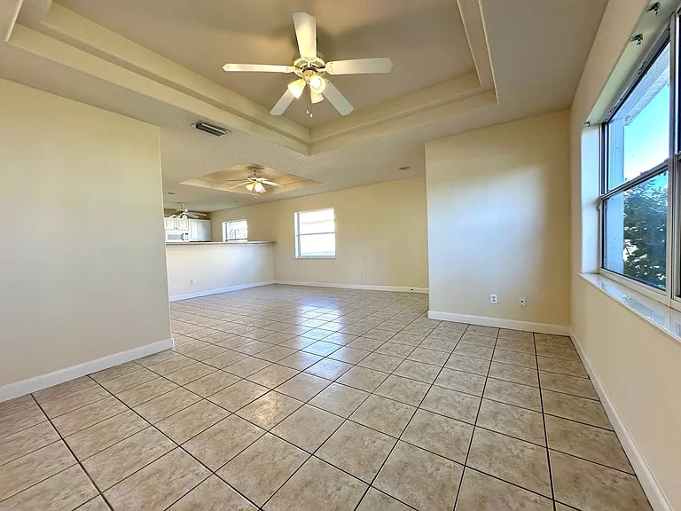 565 Limerick Dr — Photo 15