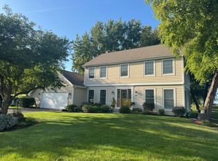 5720 Wild Ash Ln, Crystal Lake, IL 60012