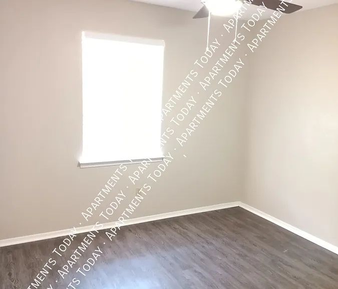 112 S Summit St #11 — Photo 6