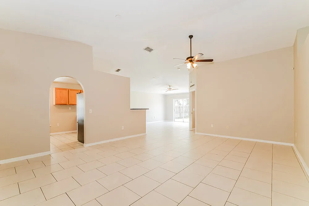 3 bed, 2.0 bath, 1632 sqft, $2,065 — Photo 4