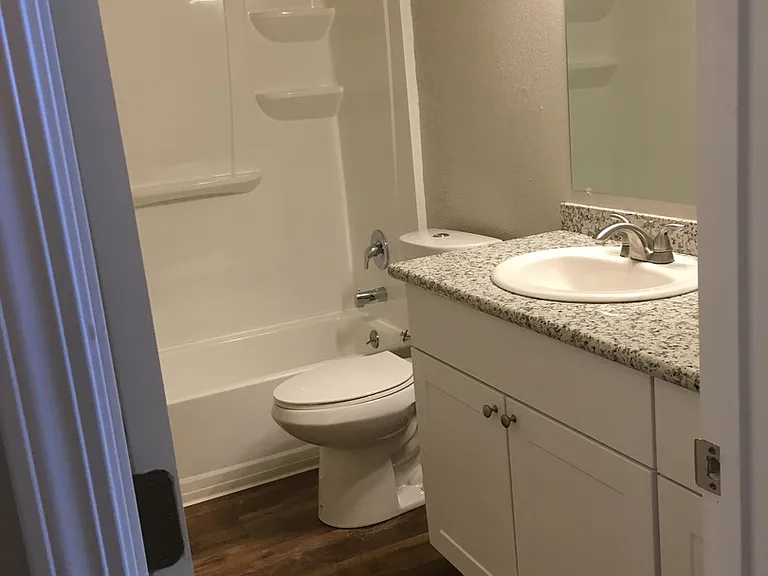 Sutter Commons Apartments — Photo 25