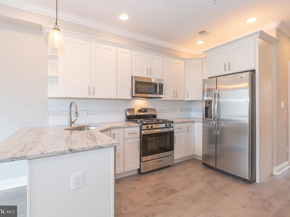 1st image of 924 W Susquehanna Ave #2