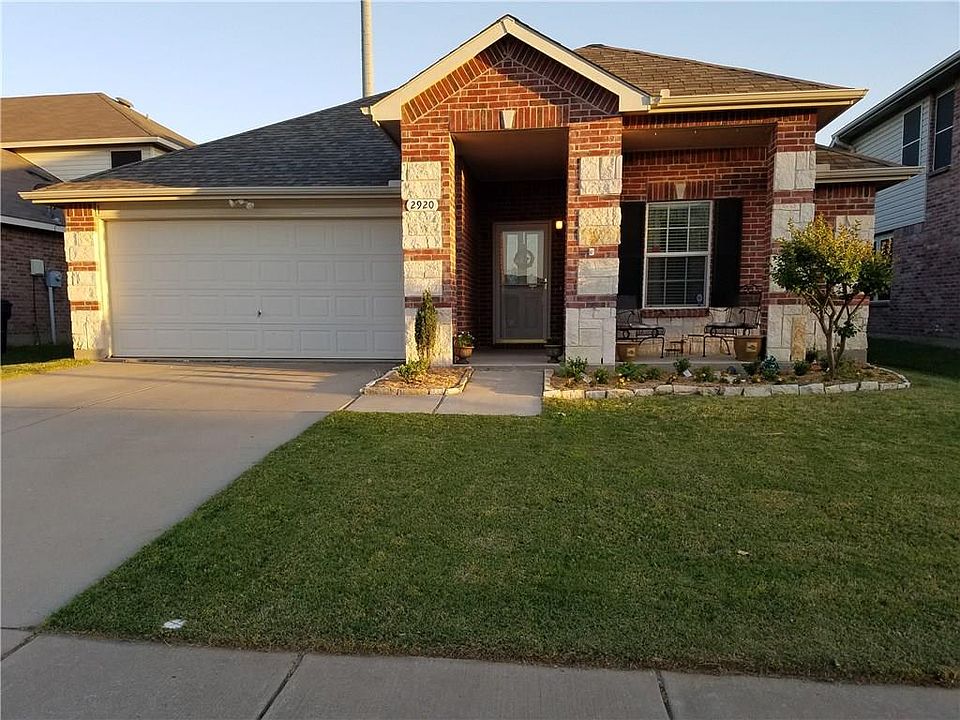 1st image of 2920 Desert Dr