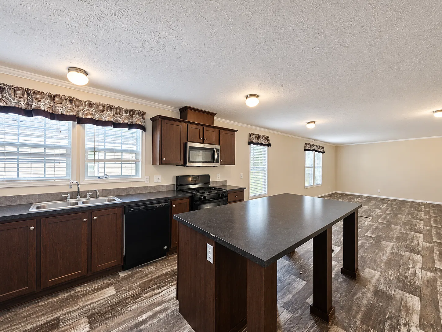 3 bed, 1568 sqft, $1,299 — Photo 4