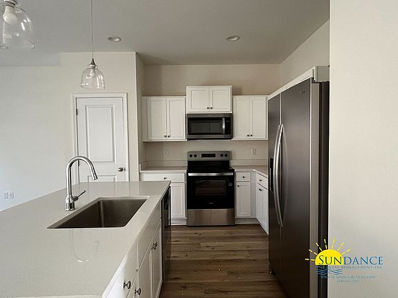 5th image of 709 Woodlawn Ave Unit A