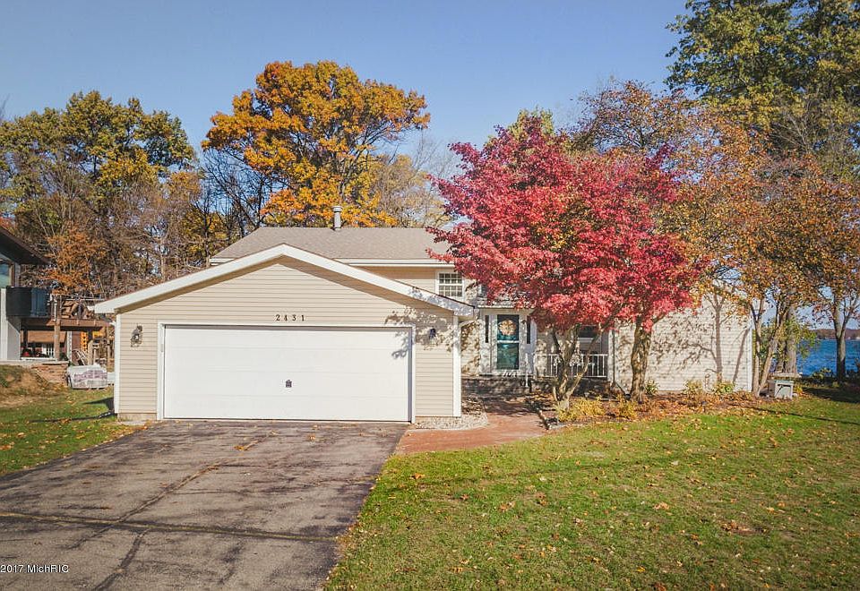 1st image of 2431 Woodbine Ave
