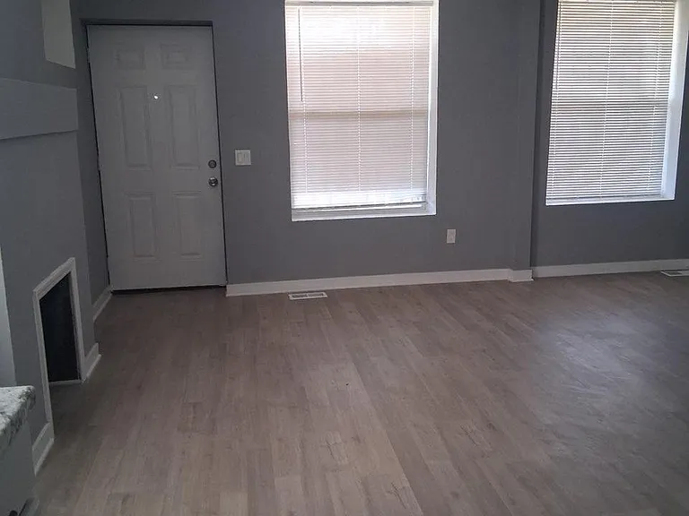2912 E 33rd St — Photo 5