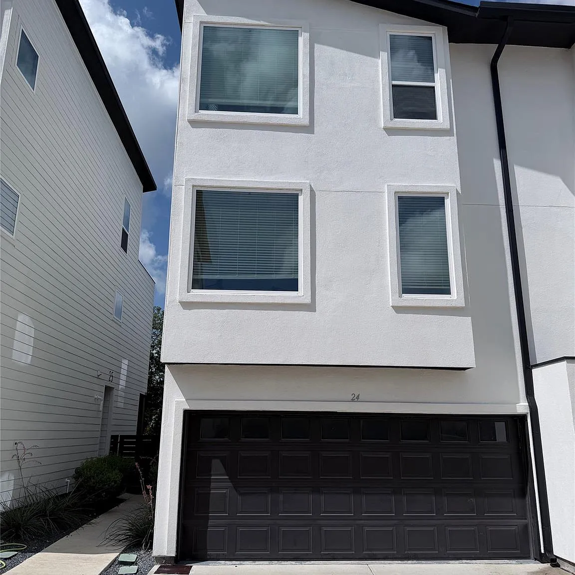 3 bed, 3.5 bath, 1940 sqft, $3,450 — Photo 2